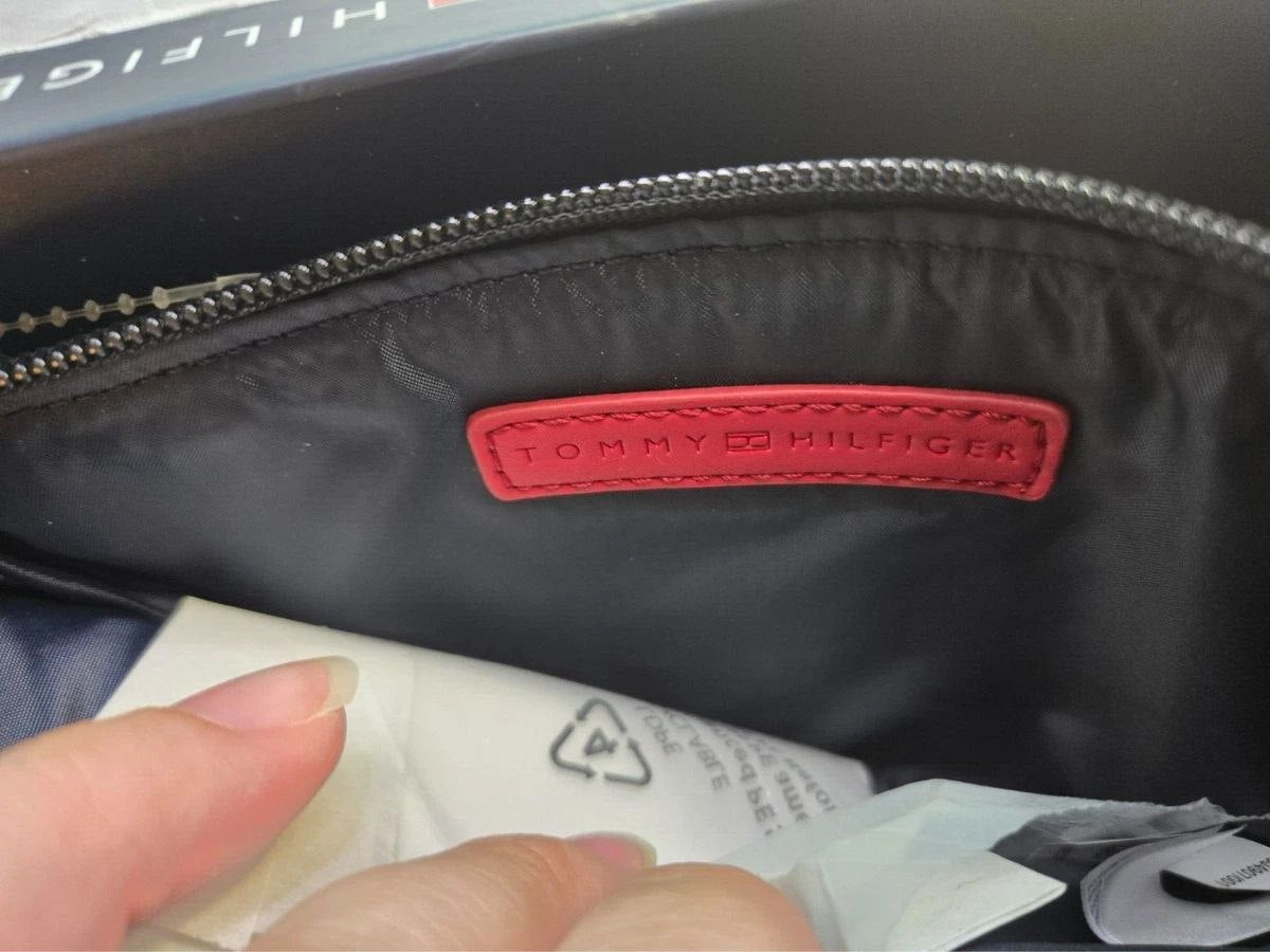 Tommy Hilfiger Womens Black Wristlet Purse Clutch with Card Holder NEW